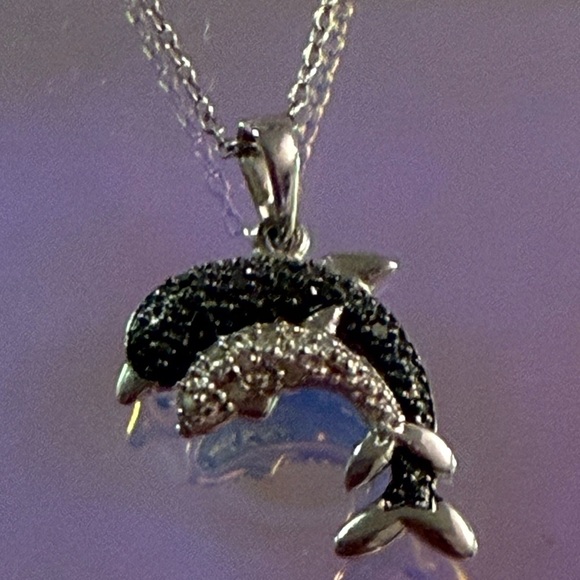 Elegant Silver Dolphin Pendant Necklace - Picture 2 of 3